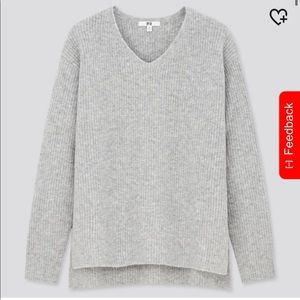 Uniqlo soufflé yarn side slit v neck sweater